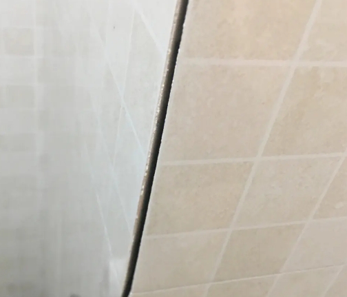 长治瓷砖空鼓维修公司分享阳台瓷砖脱落的修复过程可以分为以下几个步骤