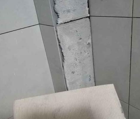 长治瓷砖空鼓维修公司分享下厨房瓷砖脱落的补救措施。